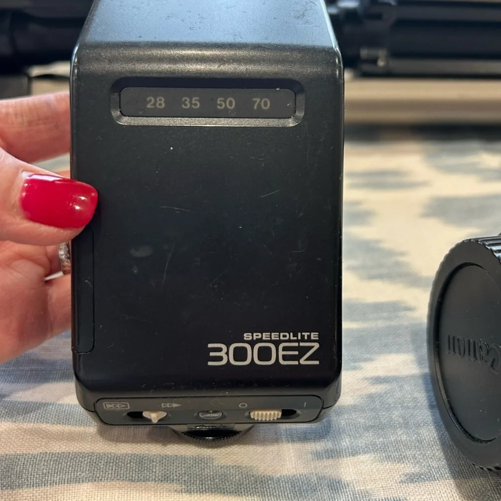 Canon EOS 650 Working-Vintage Camera bundle with Tripods and zoom lense